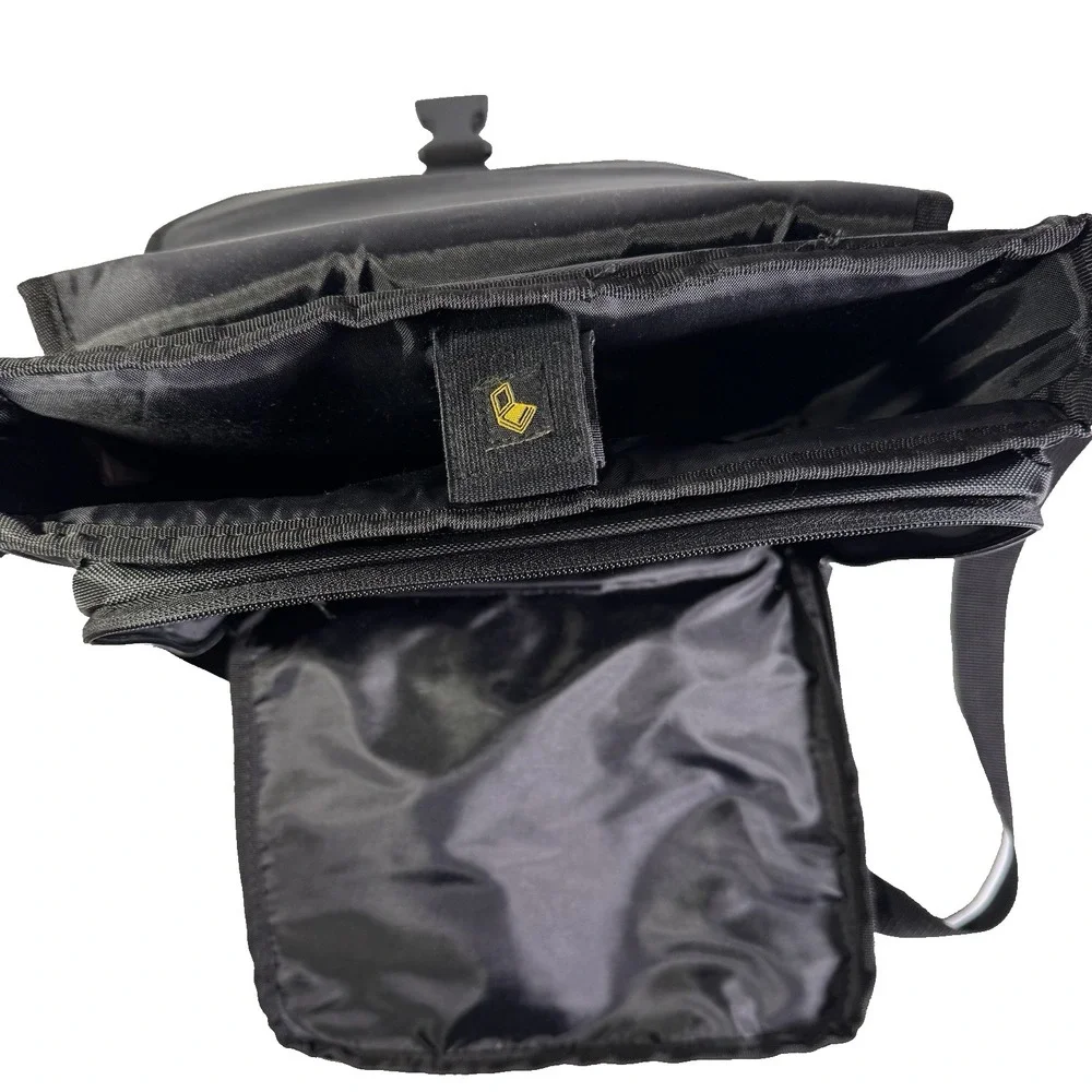 TARGUS Messenger Bag City Gear Mini for Most Tablets/ipads - Black/Gray W‎ Pouch